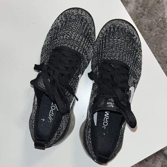 Nike Vapormaxes - Picture 3 of 7